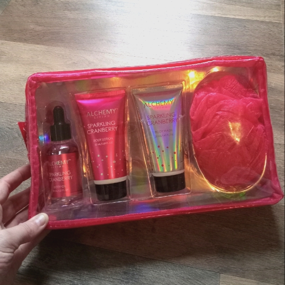 NEW Alchemy Living Sparkling Cranberry 4-Piece Spa Set + Reusable Travel Bag